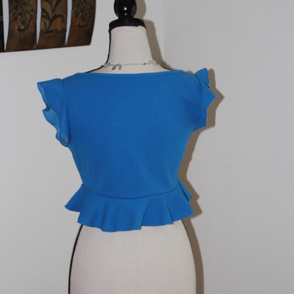 SHEIN, crop top with ruffle sleeves and hem line - Picture 4 of 9